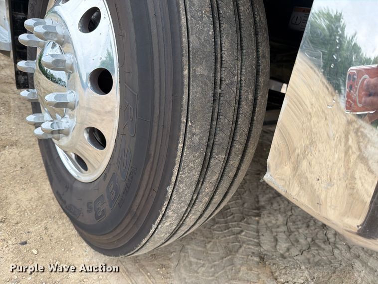 image for item DV8541 2022 Western Star 49X Chassis semi truck
