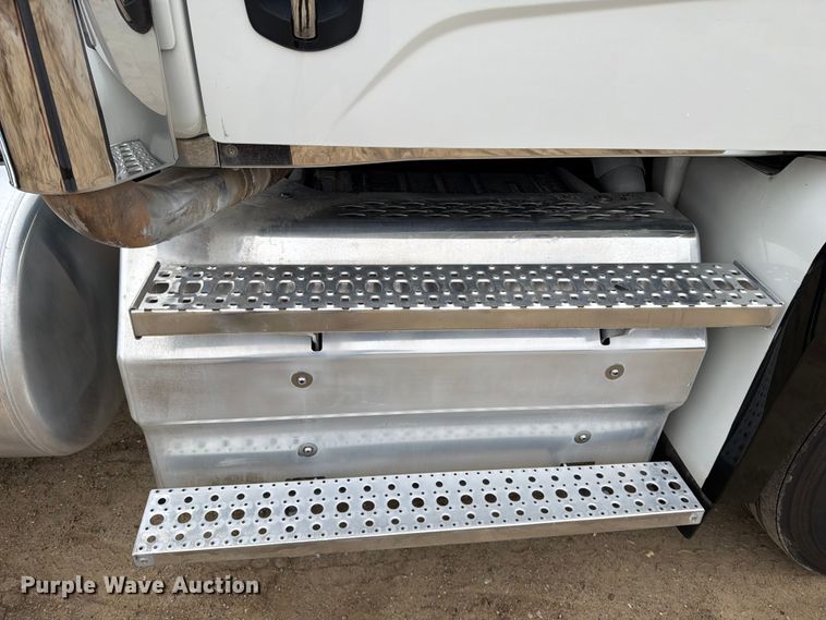 image for item DV8541 2022 Western Star 49X Chassis semi truck