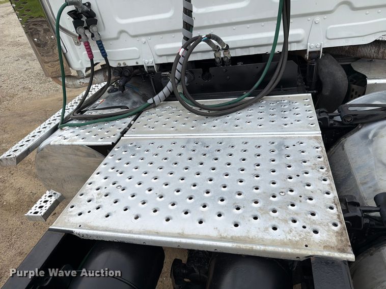 image for item DV8541 2022 Western Star 49X Chassis semi truck