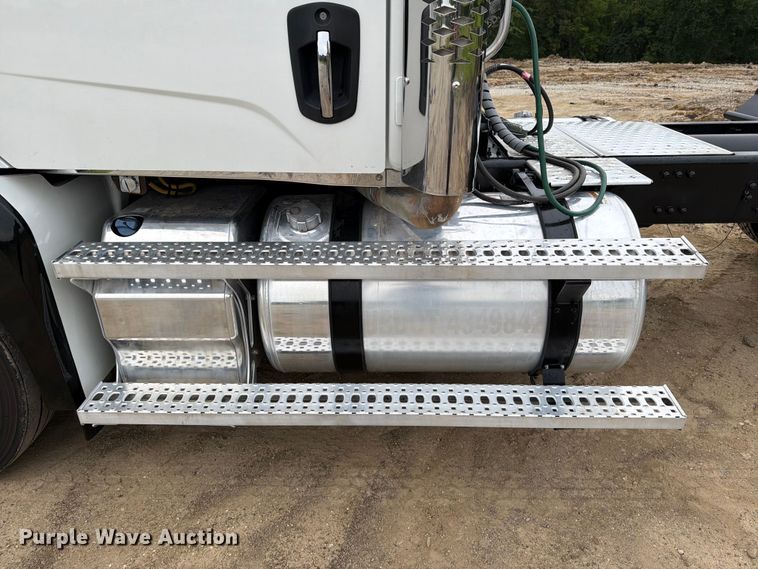 image for item DV8541 2022 Western Star 49X Chassis semi truck