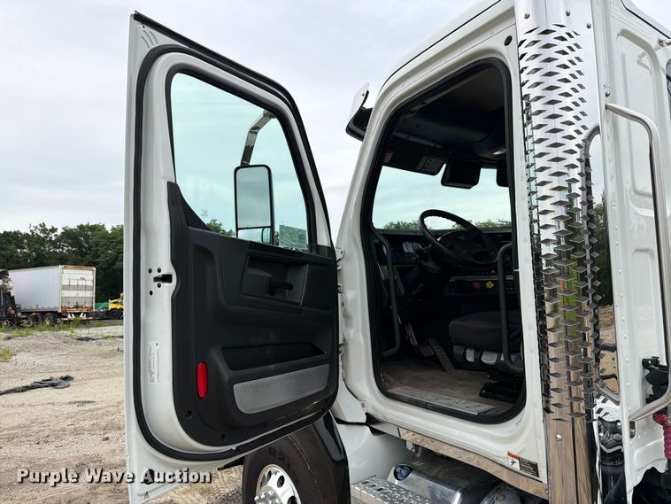 image for item DV8541 2022 Western Star 49X Chassis semi truck