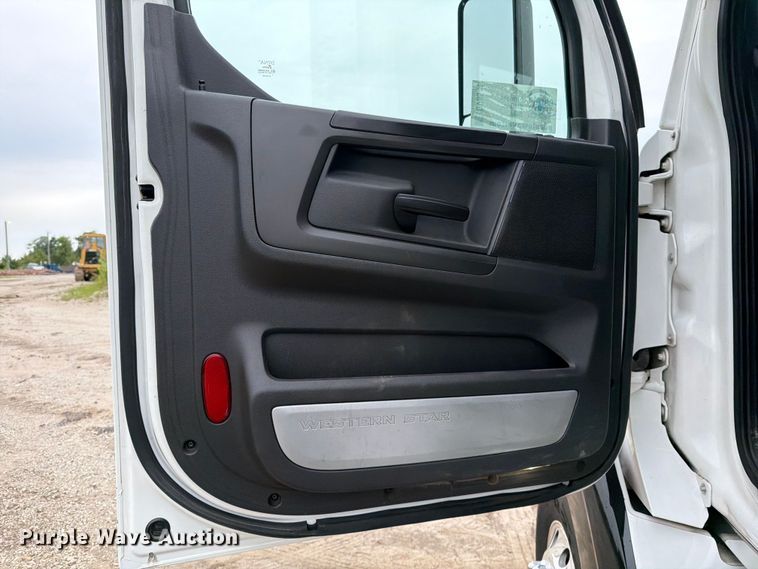 image for item DV8541 2022 Western Star 49X Chassis semi truck