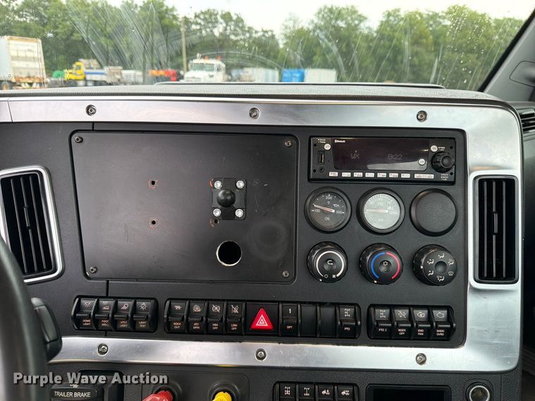 image for item DV8541 2022 Western Star 49X Chassis semi truck