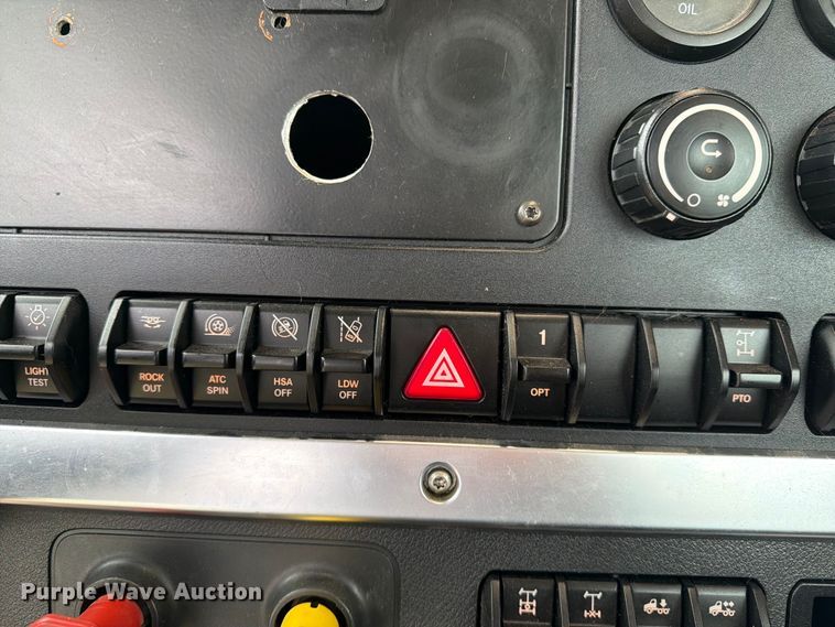 image for item DV8541 2022 Western Star 49X Chassis semi truck