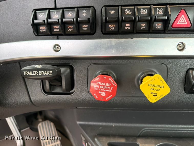 image for item DV8541 2022 Western Star 49X Chassis semi truck
