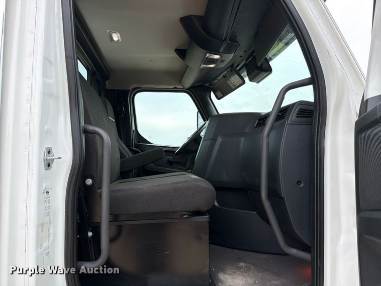 image for item DV8541 2022 Western Star 49X Chassis semi truck