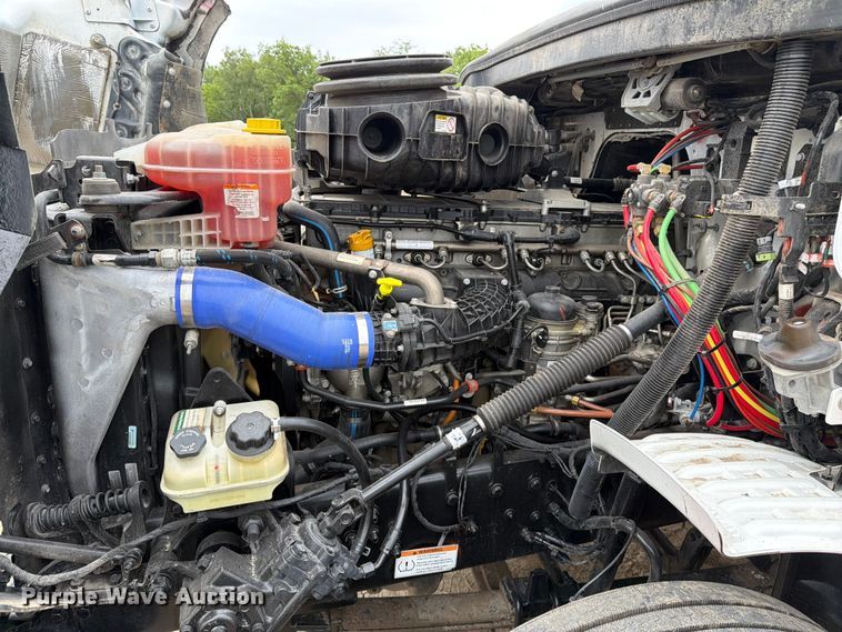 image for item DV8541 2022 Western Star 49X Chassis semi truck