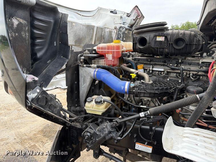 image for item DV8541 2022 Western Star 49X Chassis semi truck