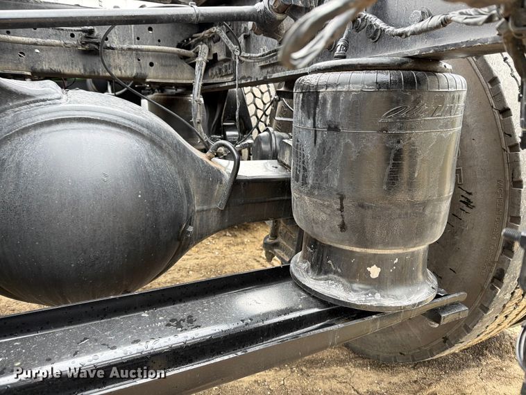 image for item DV8541 2022 Western Star 49X Chassis semi truck