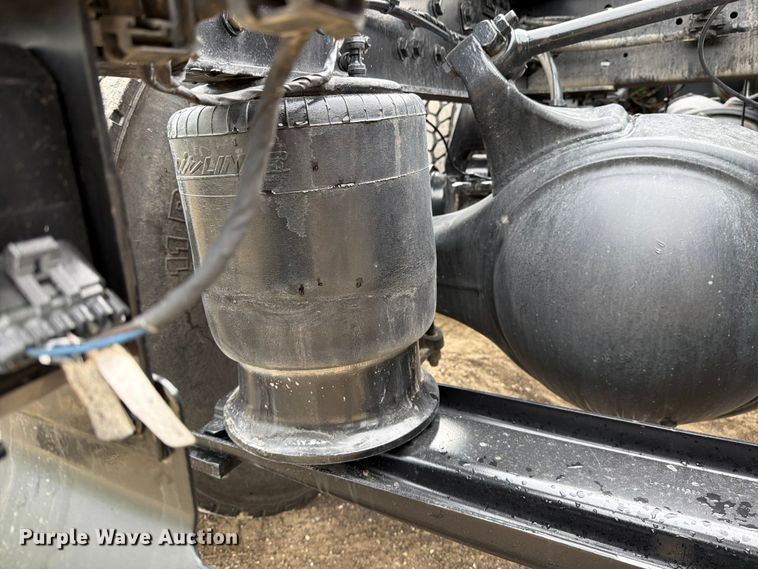 image for item DV8541 2022 Western Star 49X Chassis semi truck