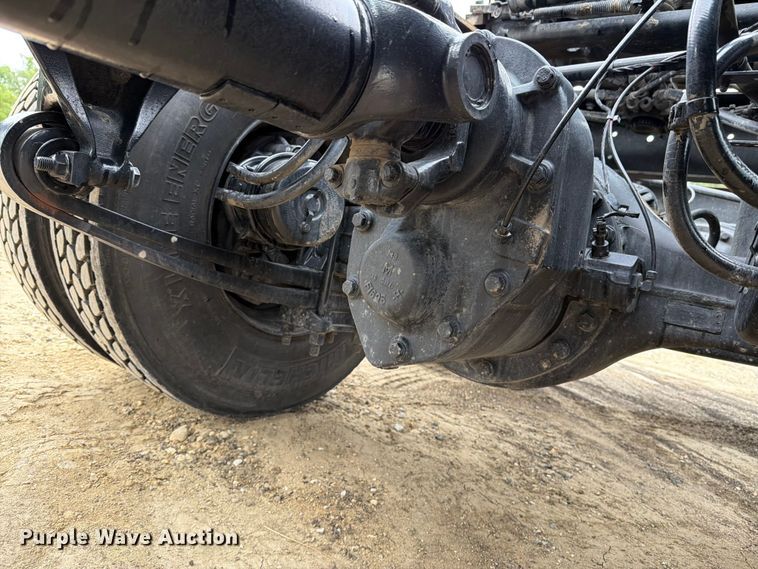 image for item DV8541 2022 Western Star 49X Chassis semi truck