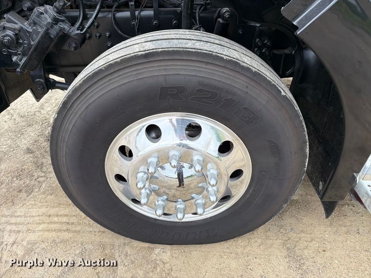 image for item DV8541 2022 Western Star 49X Chassis semi truck