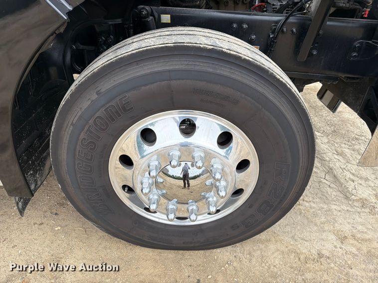 image for item DV8541 2022 Western Star 49X Chassis semi truck