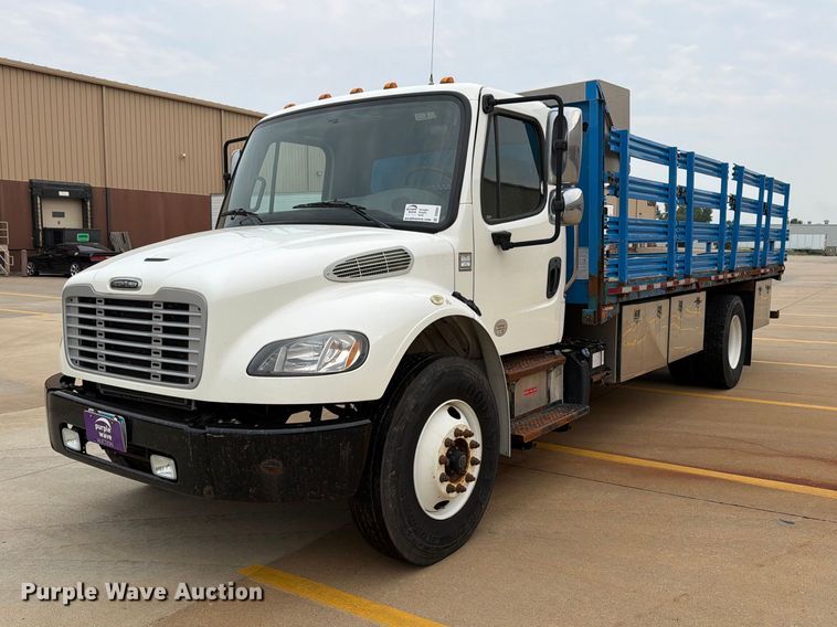 2018 Freightliner Business Class M2 flatbed truck
