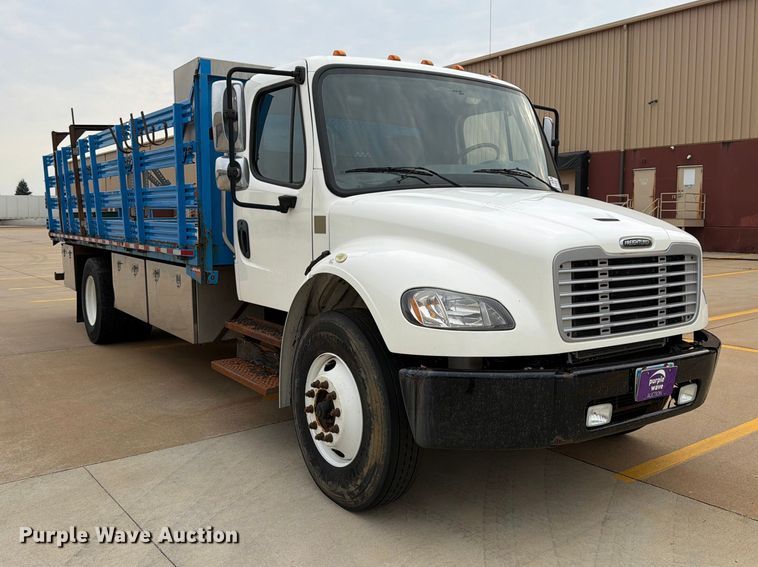 image for item DV8561 2018 Freightliner Business Class M2 flatbed truck