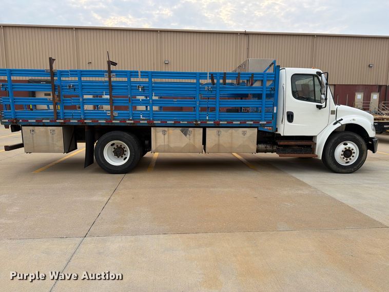 image for item DV8561 2018 Freightliner Business Class M2 flatbed truck