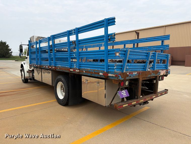 image for item DV8561 2018 Freightliner Business Class M2 flatbed truck