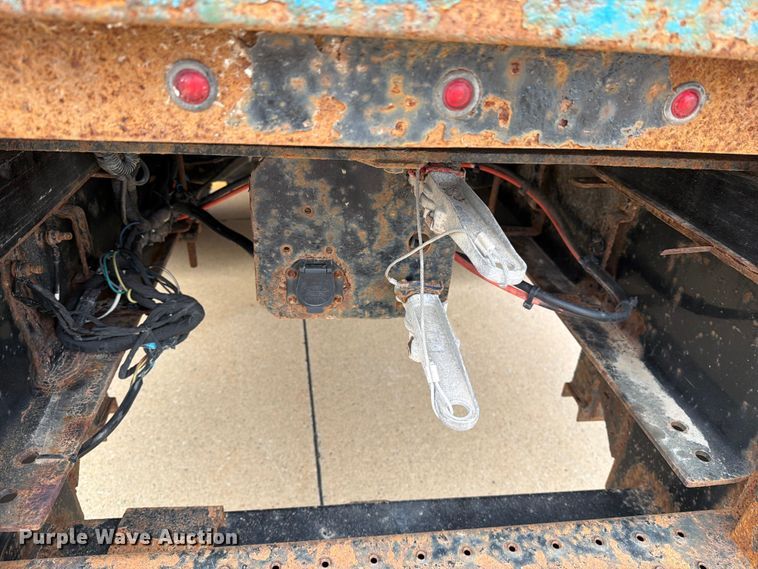 image for item DV8561 2018 Freightliner Business Class M2 flatbed truck