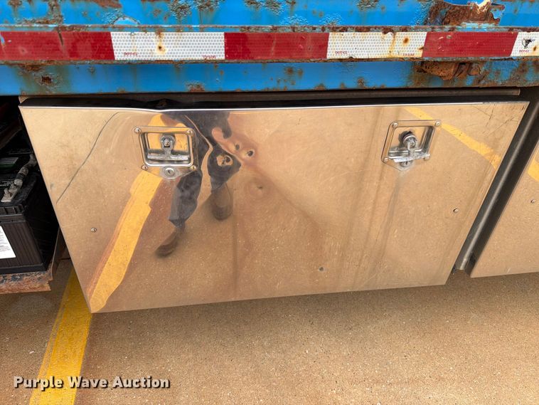image for item DV8561 2018 Freightliner Business Class M2 flatbed truck