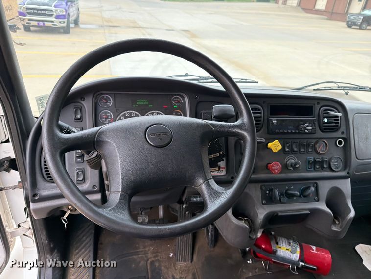 image for item DV8561 2018 Freightliner Business Class M2 flatbed truck