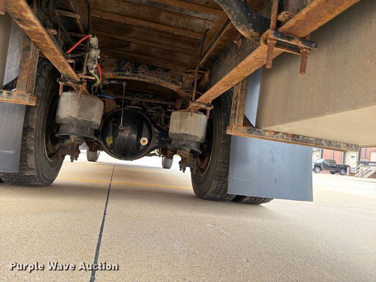 image for item DV8561 2018 Freightliner Business Class M2 flatbed truck