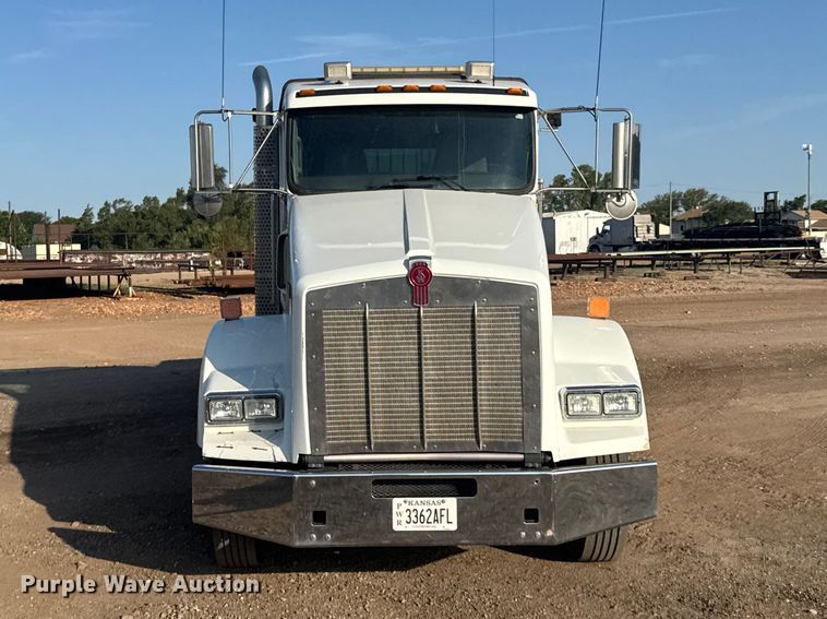 image for item DY3079 2020 Kenworth T800 semi truck