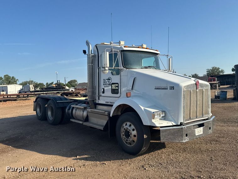 image for item DY3079 2020 Kenworth T800 semi truck