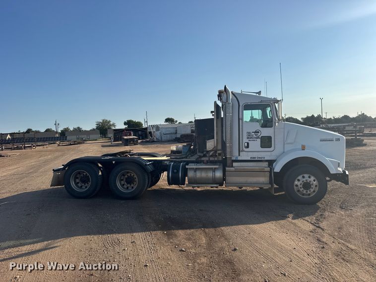 image for item DY3079 2020 Kenworth T800 semi truck
