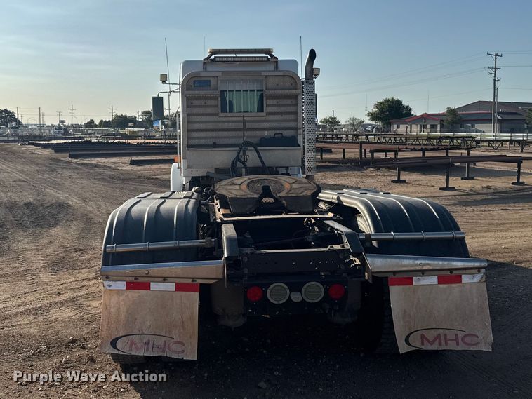 image for item DY3079 2020 Kenworth T800 semi truck