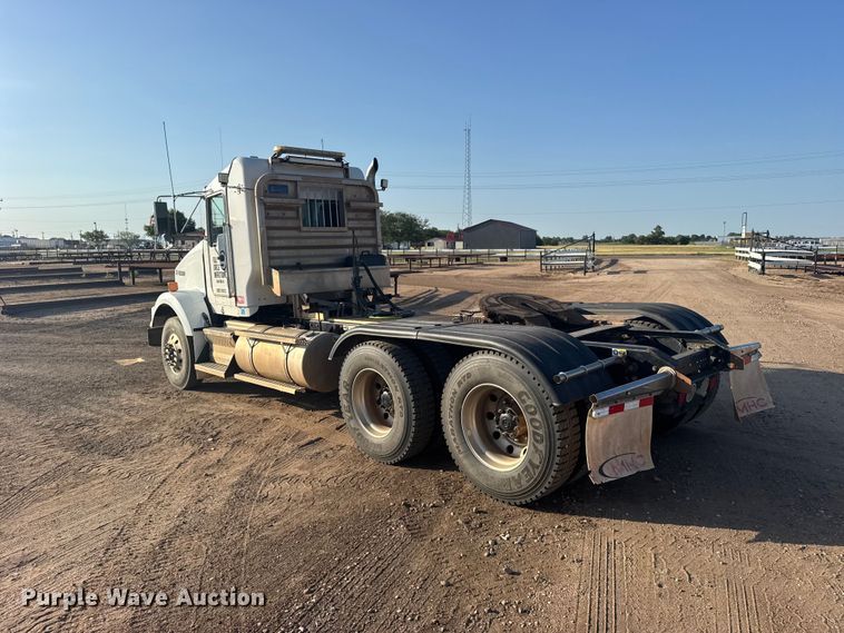 image for item DY3079 2020 Kenworth T800 semi truck