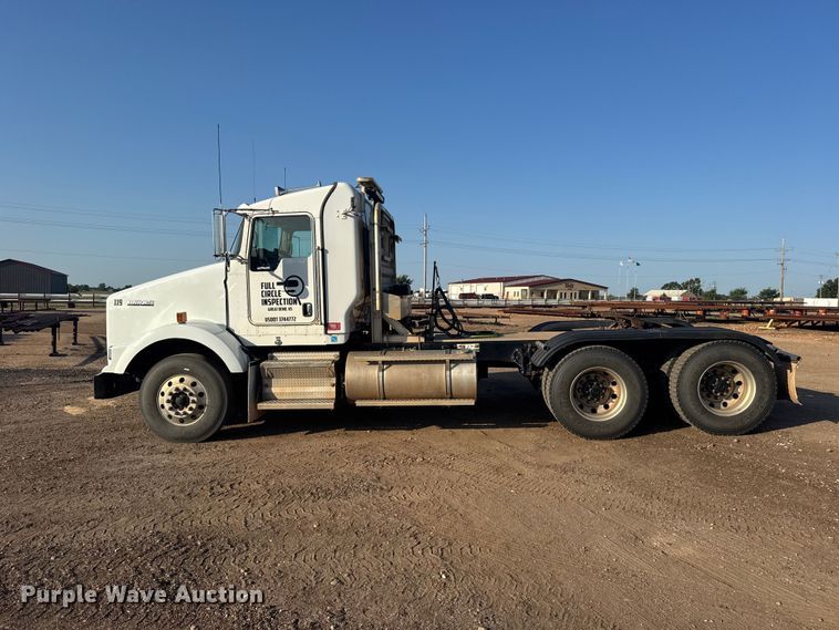 image for item DY3079 2020 Kenworth T800 semi truck