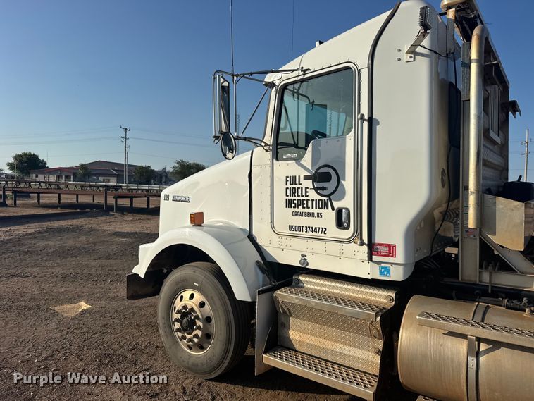 image for item DY3079 2020 Kenworth T800 semi truck