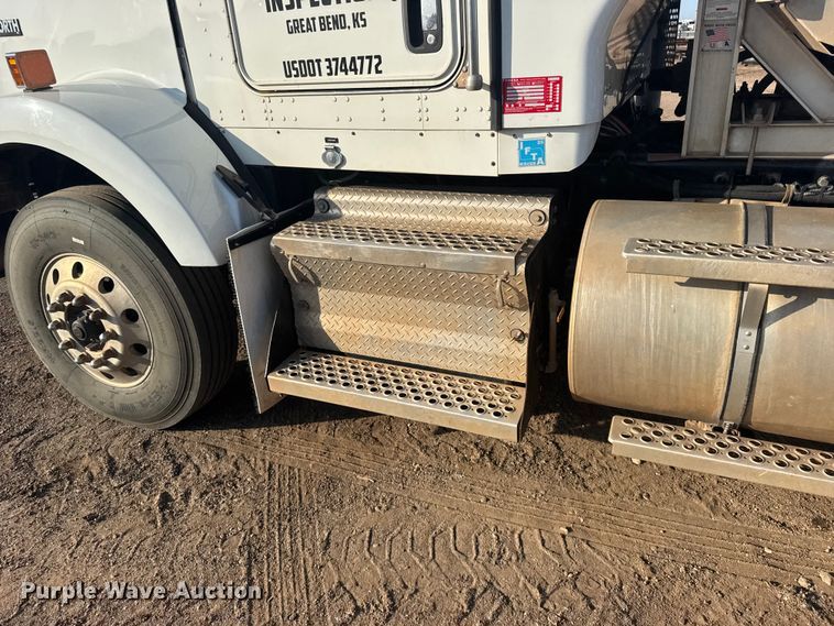 image for item DY3079 2020 Kenworth T800 semi truck