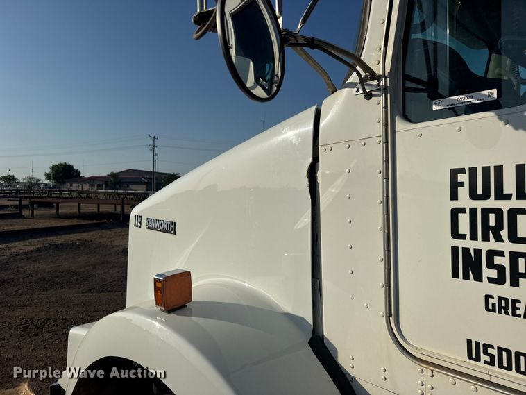 image for item DY3079 2020 Kenworth T800 semi truck