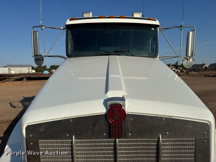 image for item DY3079 2020 Kenworth T800 semi truck