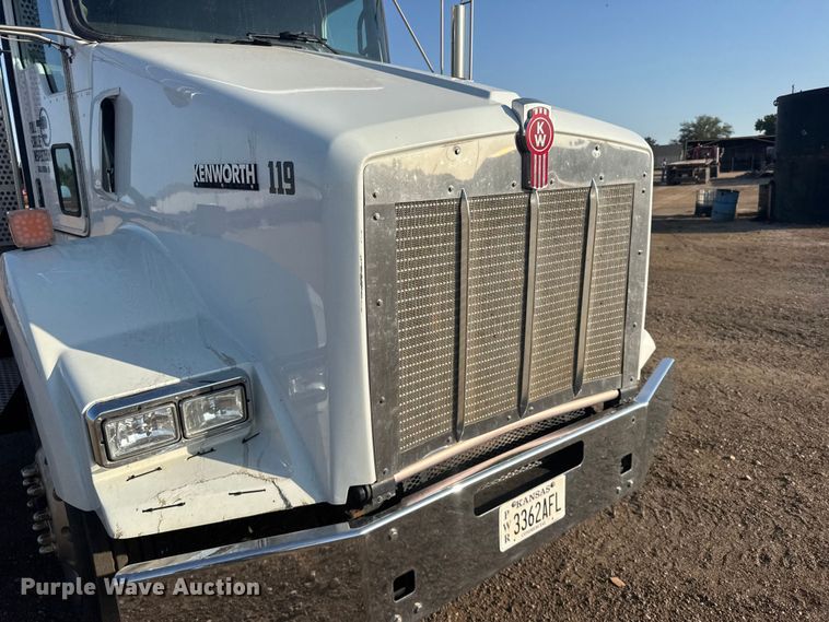 image for item DY3079 2020 Kenworth T800 semi truck