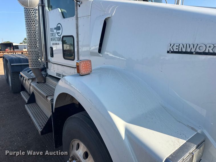 image for item DY3079 2020 Kenworth T800 semi truck