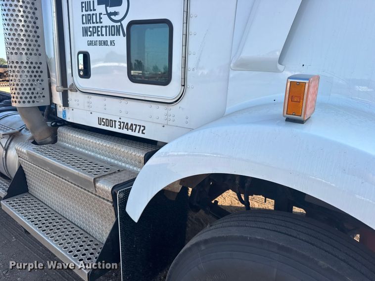 image for item DY3079 2020 Kenworth T800 semi truck