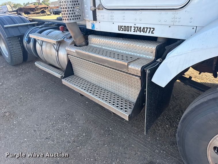 image for item DY3079 2020 Kenworth T800 semi truck