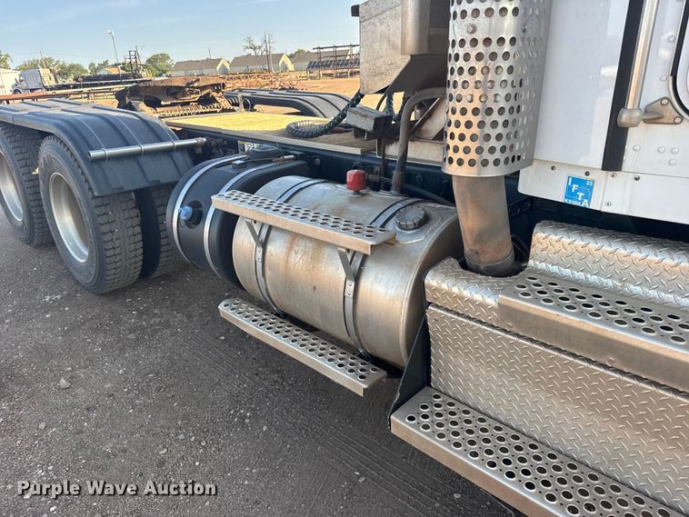 image for item DY3079 2020 Kenworth T800 semi truck