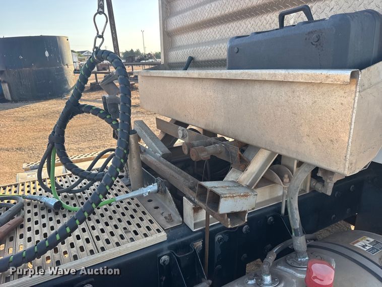 image for item DY3079 2020 Kenworth T800 semi truck