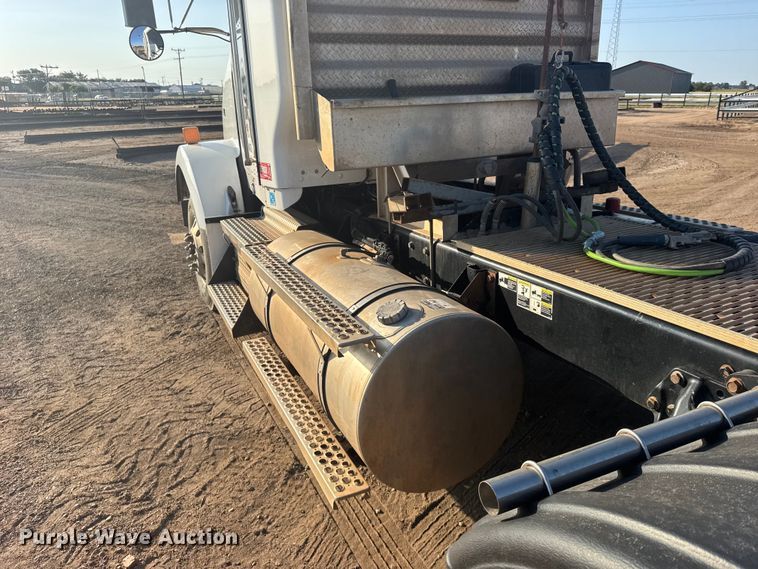 image for item DY3079 2020 Kenworth T800 semi truck