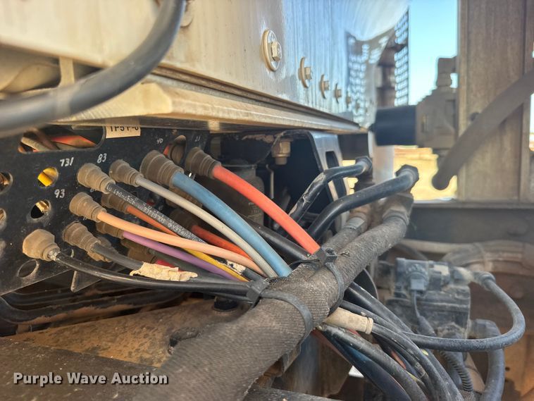 image for item DY3079 2020 Kenworth T800 semi truck