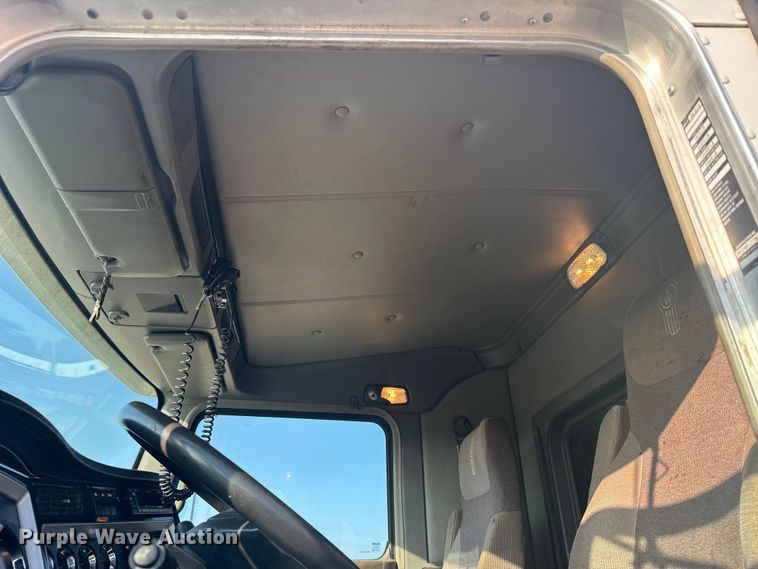 image for item DY3079 2020 Kenworth T800 semi truck
