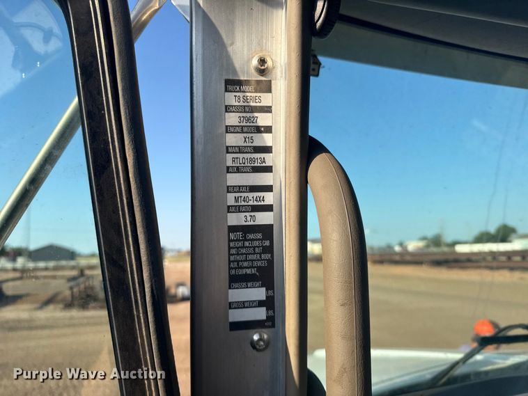 image for item DY3079 2020 Kenworth T800 semi truck