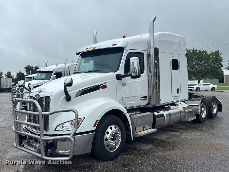 2025 Peterbilt 579 semi truck