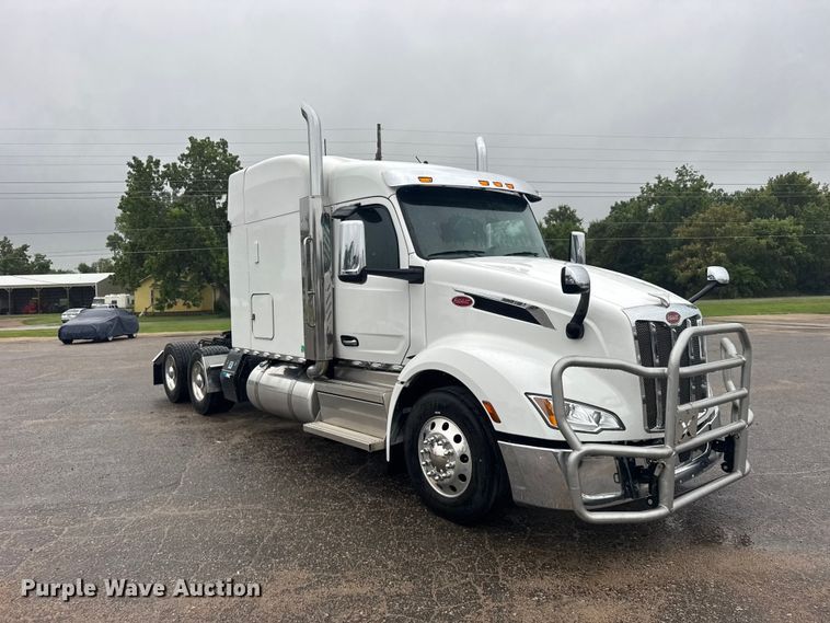 image for item DY3143 2025 Peterbilt 579 semi truck