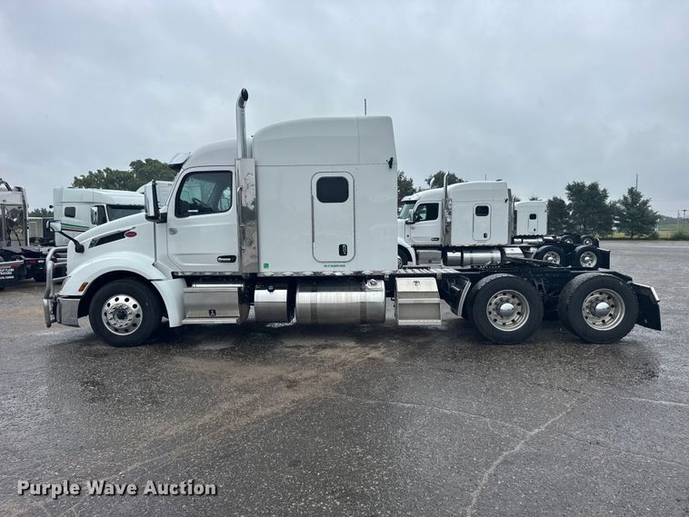 image for item DY3143 2025 Peterbilt 579 semi truck