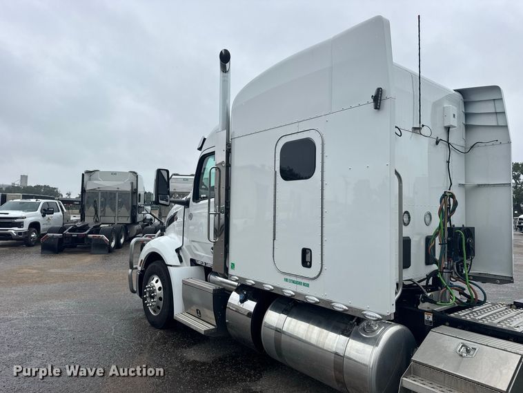 image for item DY3143 2025 Peterbilt 579 semi truck
