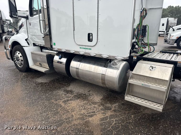 image for item DY3143 2025 Peterbilt 579 semi truck